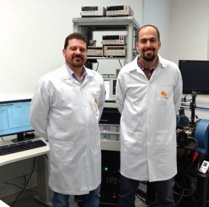 Researchers of the Laboratory of Functional Devices and Systems (LNNano/CNPEM): the coordinator Carlos Bufon (left) e and, Murilo Santhiago.