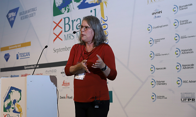 Prof. Mônica Cotta at the 2022 SBPMat annual event.